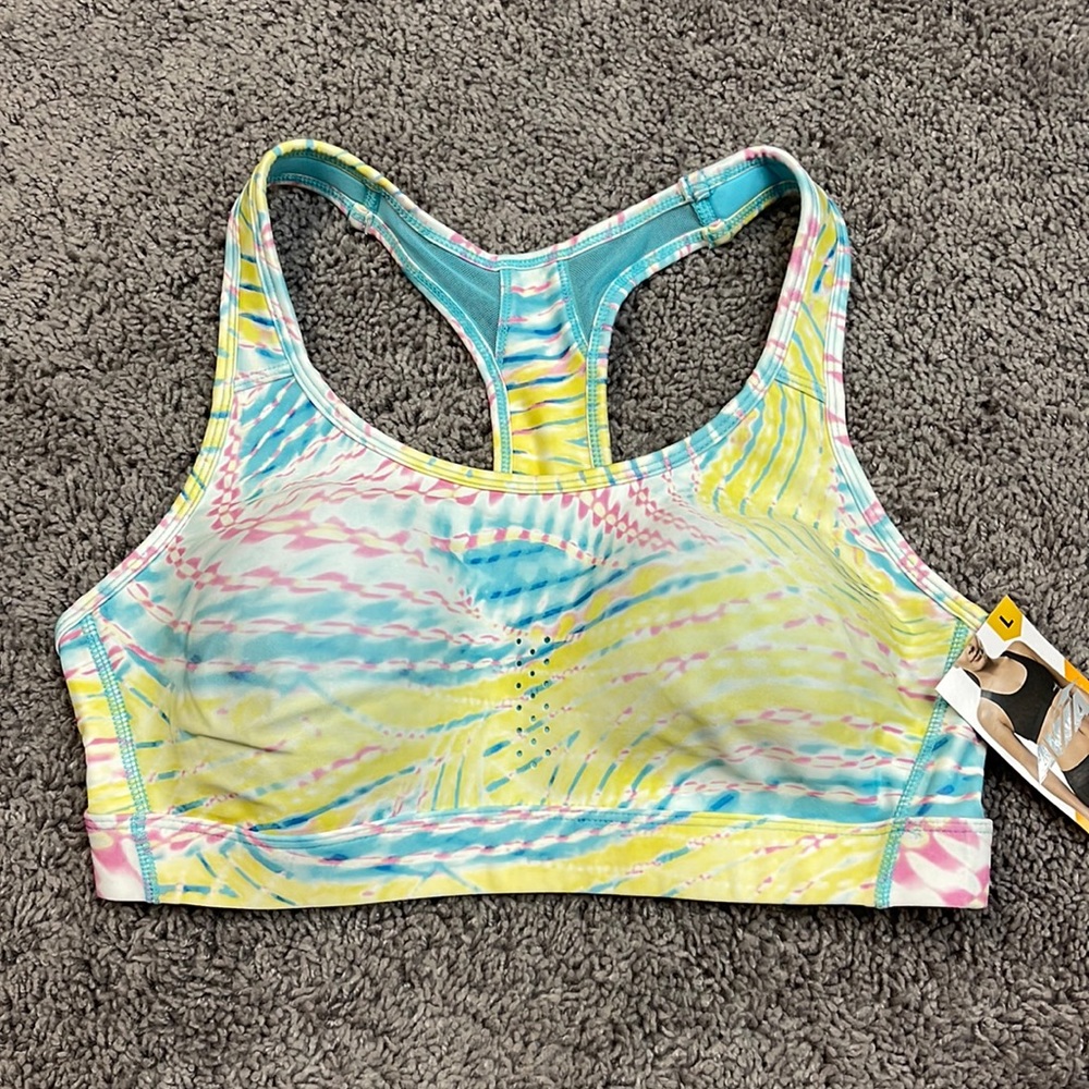 NWT lightly padded sports bra size L
